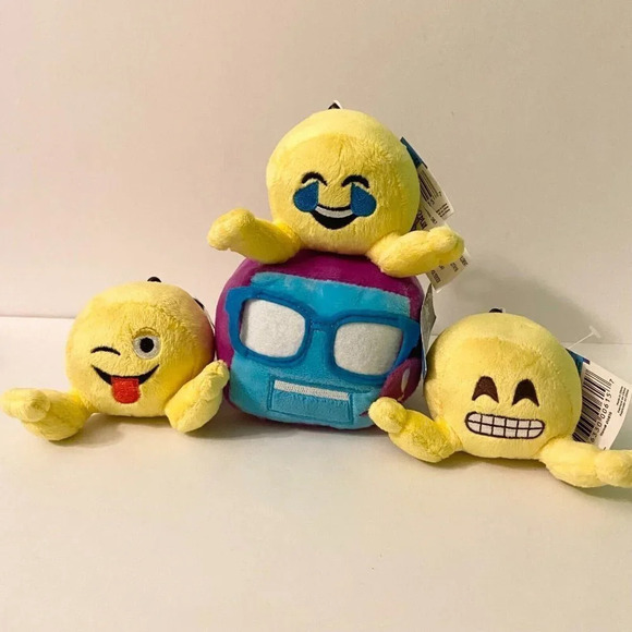 2016 Lot of 4 Fun 2 Play Small Plush Emoji Plush Nerd Block and Clip On Plushiez - Picture 1 of 16
